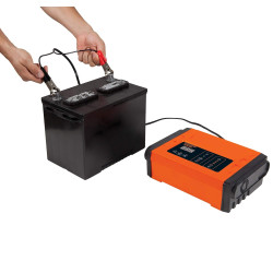 BLACK+DECKER BC12-B2, 2/8/12 Amp 3 Speed Automatic Battery Charger & Manual Control