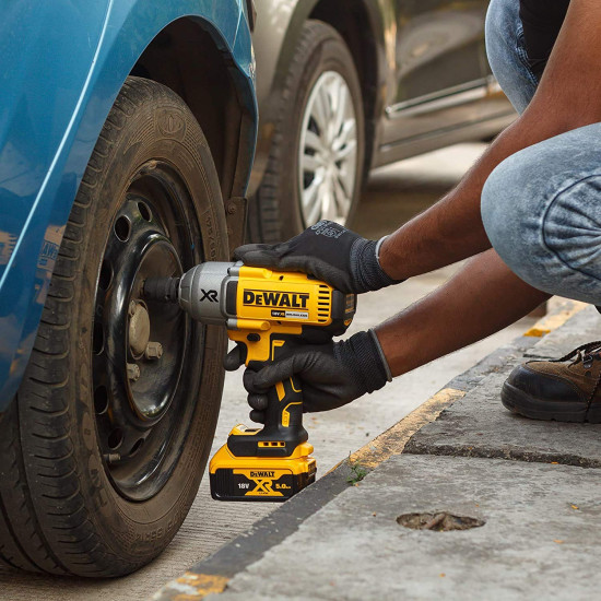 DEWALT DCF899P2-QW 18V,13mm XR Li-ion Cordless High Torque Impact Wrench with Brushless motor and 2x5.0Ah Batteries included